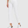 7 FOR ALL MANKIND Białe jeansy damskie z poszerzoną surowo zakończoną nogawką HW Slim Kick