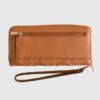 GUESS Brązowy duży portfel damski Adelasia