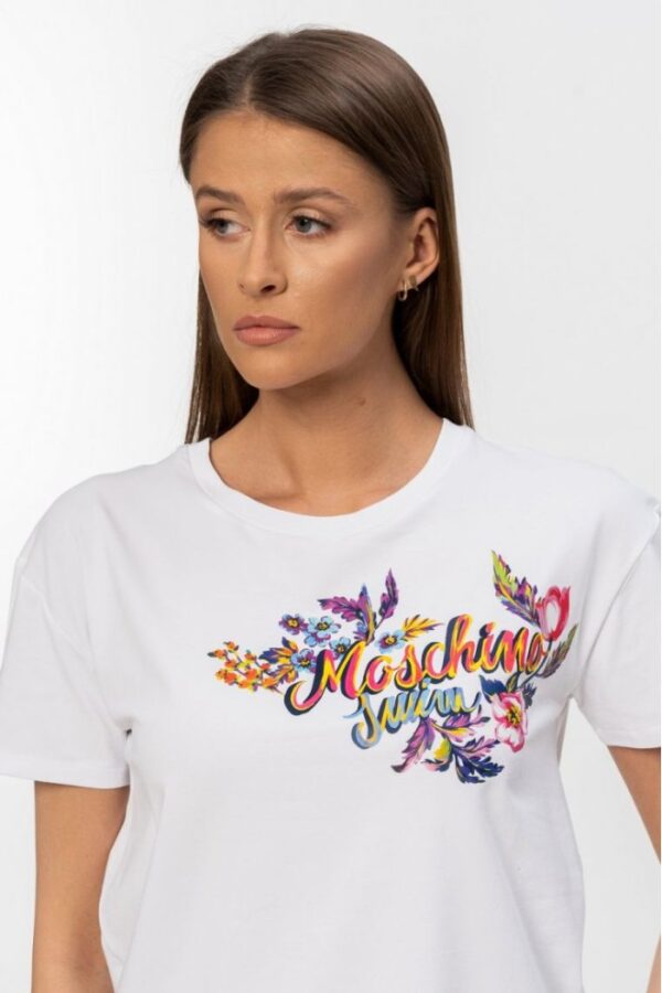 a85a2025b8667ead1ab845fb2712c59d661232a0 MOSCHINO Biały t-shirt damski z logo i kwiatami