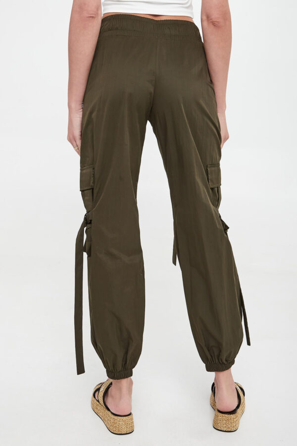 ab0528e4ad68a92978e8a86ec6fd5a9c8ee13c8c Spodnie damskie bojówki LIU JO