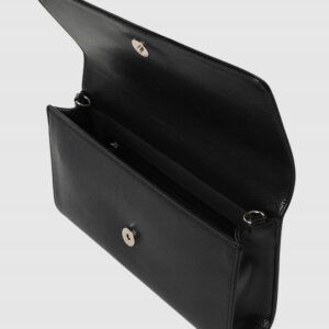 aba26b964f9f0a34f711eb30021963ebc5009522 VALENTINO Czarna kopertówka Divina Pochette