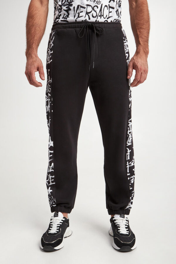 afb10fc43cca9832318af8fbfb905688eab36fc8 Spodnie dresowe męskie VERSACE JEANS COUTRE