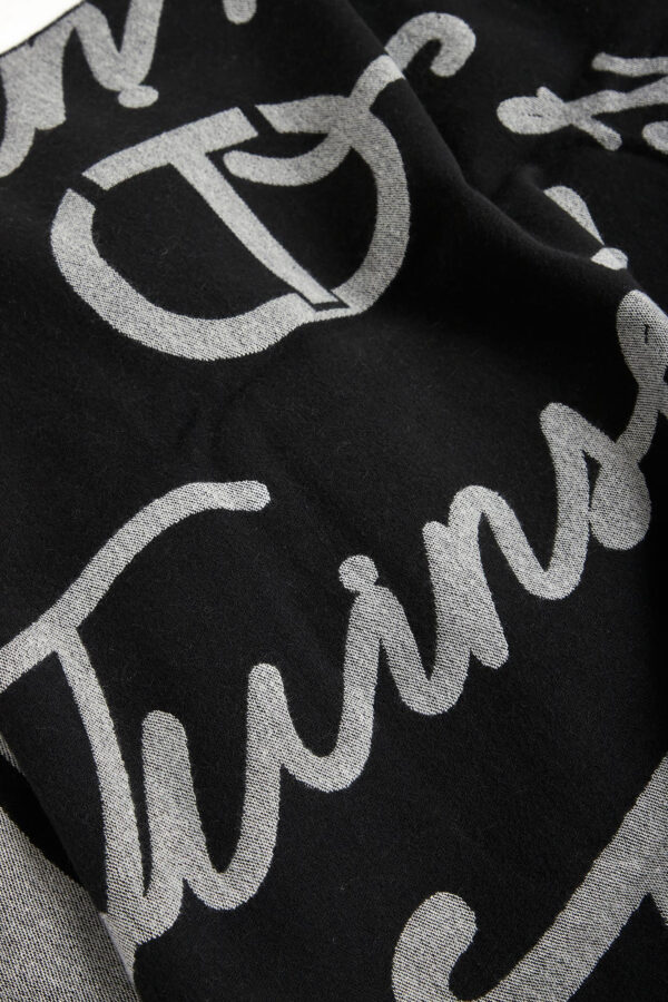 b3513f4f9ad1884a5e4596f64c82ffb97489056d Szal damski z logo TWINSET