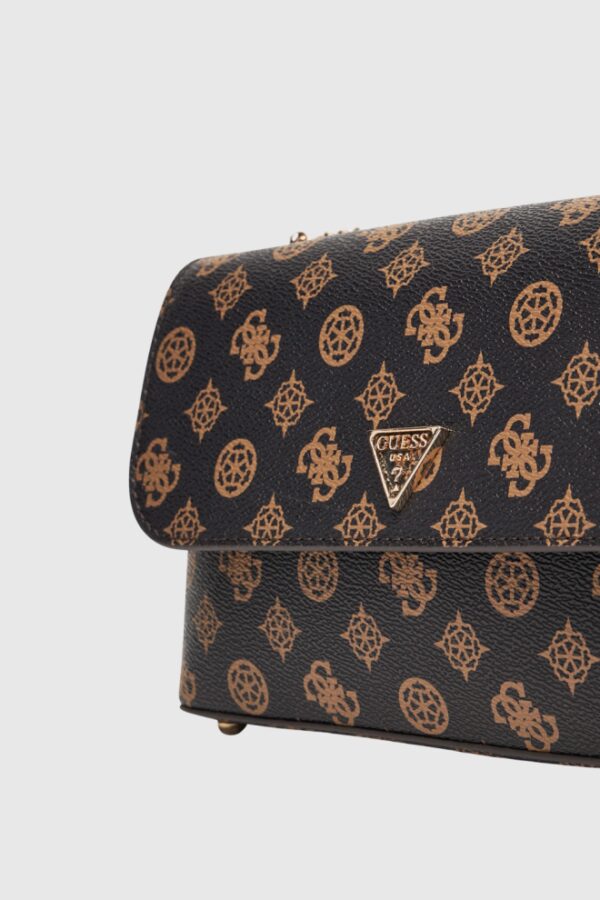 GUESS Brązowa kopertówka damska Calista