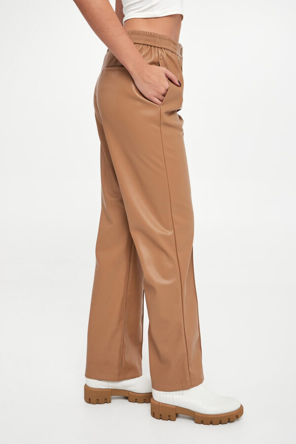 b7b63d81fca340a63c0b11a44b7f7c1a68371d9a Spodnie damskie z imitacji skóry TWINSET