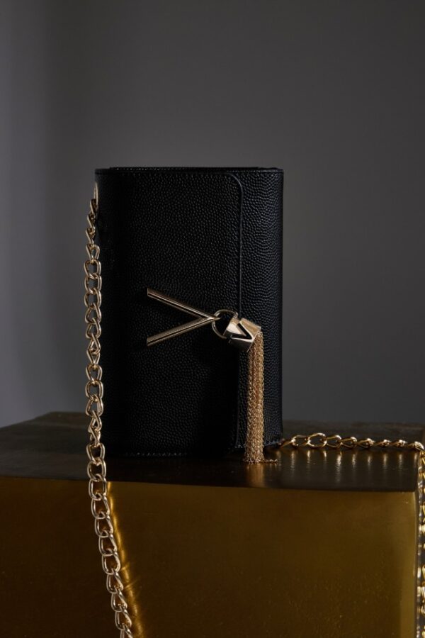 VALENTINO Czarna kopertówka Divina