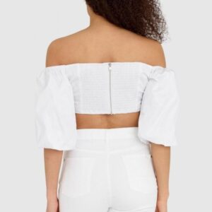 c7037930278a1d5bfe34e99849ba469117da593f GUESS Krótka biała bluzka damska z bufiastymi rękawami