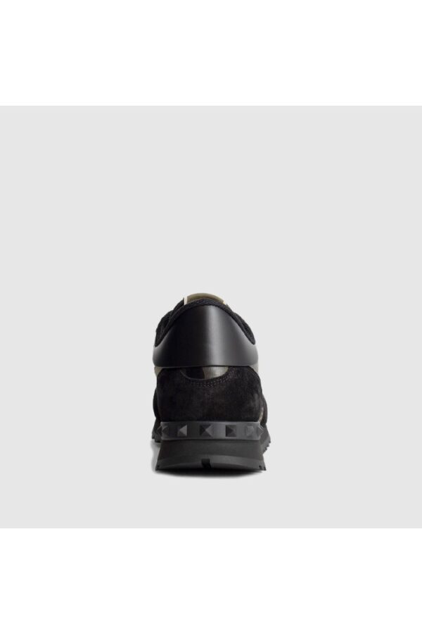 VALENTINO GARAVANI Czarne sneakersy rockrunner w kamuflażu khaki