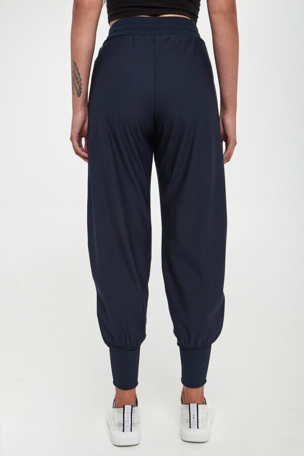 Spodnie dresowe damskie Aderire