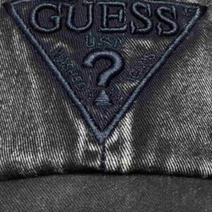 cb22c03404ebeac1c07bf8e209e3bd4546cd4e69 GUESS Granatowa czapka z daszkiem Logo Triangle