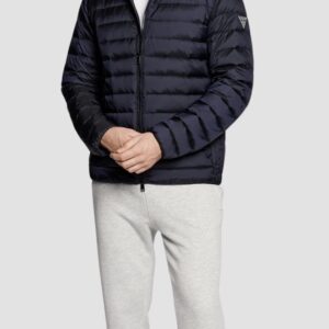 dc7ae8ae0de8564800c80c2552bad80a4486a523 GUESS Granatowa kurtka męska Light Packable Realdown JKT