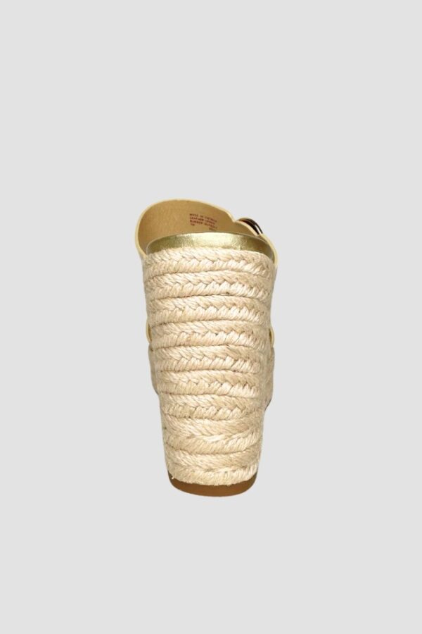 de761e527db84bd9f36d67fa7916e820fe790635 MICHAEL KORS Złote sandały Lucinda Wedge