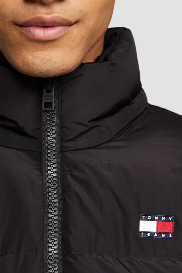 TOMMY JEANS Czarna męska kurtka z naturalnym wypełnieniem