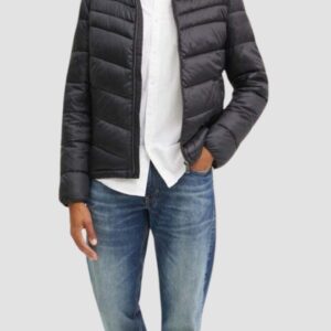 e1d078186b9b69902f972bca93b0200582241827 GUESS Czarna męska kurtka z kapturem Super Light Puffa Jacket