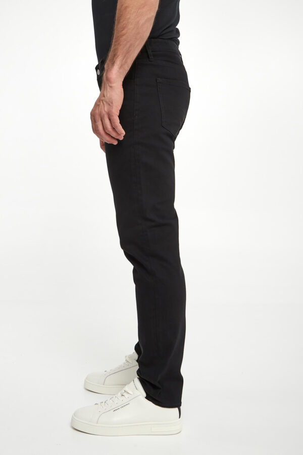 e715d924bfdc8e4c604553b7dc35e55aeed3767e Jeansy męskie ARMANI EXCHANGE