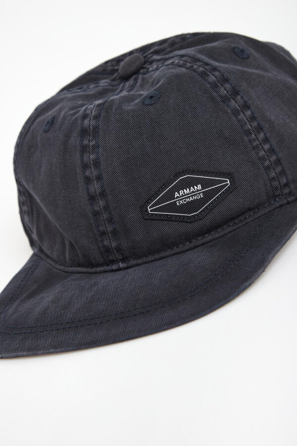 e7c10fd2ca24333e6a89c45f28d6eb86b1b3ced9 Czapka z daszkiem męska ARMANI EXCHANGE