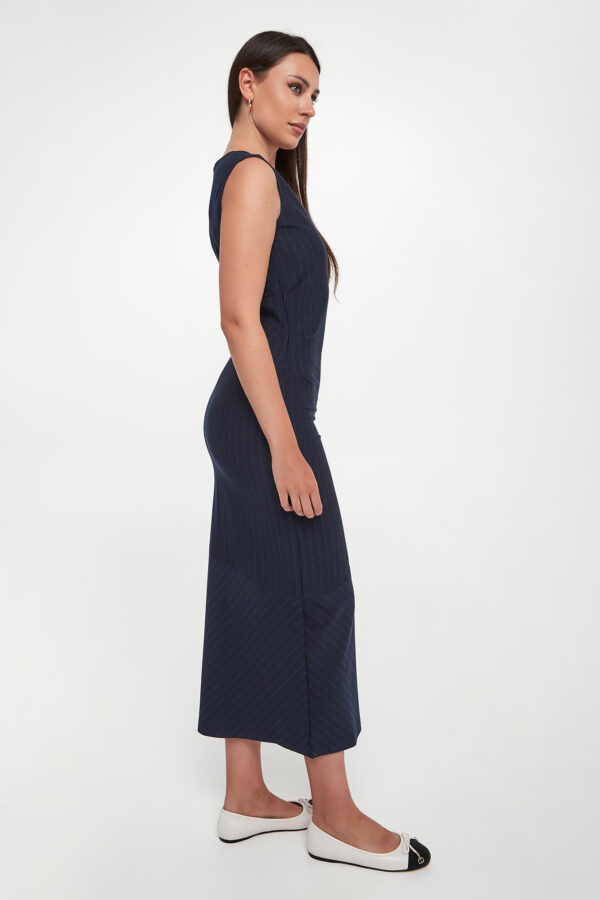 e99bbf64eecfba2f09635009197f22e4995abd87 Sukienka z drapowaniem Newport