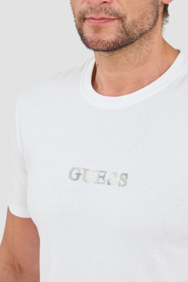 GUESS Biały męski t-shirt bawełniany z haftowanym logo