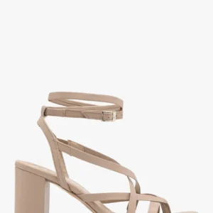 Beżowe japonki na obcasie