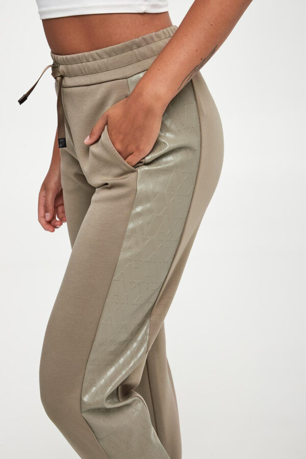 f136e15c98447bec27918cb198a433511af9072f Spodnie dresowe damskie logowane ARMANI EXCHANGE