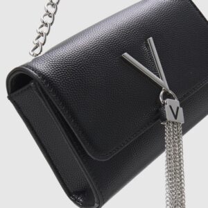 VALENTINO Czarna kopertówka Divina ze srebnymi okuciami