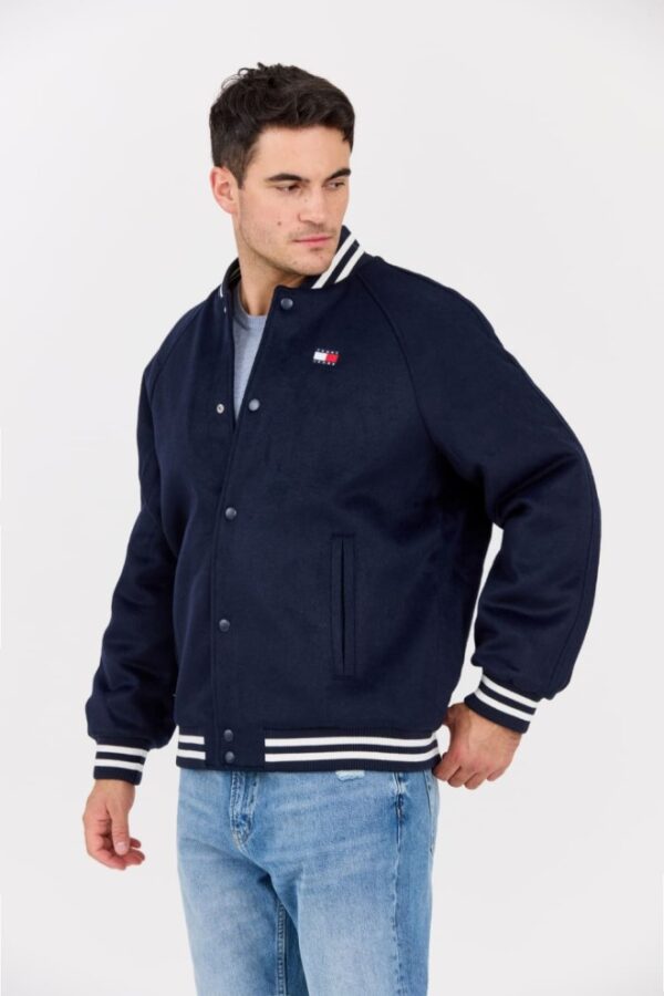 f28f0742d015fb976a38b513699c3c398f759fea TOMMY JEANS Granatowy męski bomber z domieszką wełny Varsity