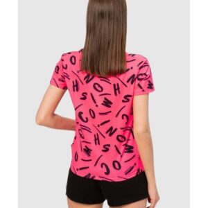 f49ea959d2c5c52033cbba39d1737327a7688514 MOSCHINO Różowy t-shirt damski w czarne litery